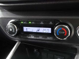 車内の温度管理に便利なオートエアコン☆
