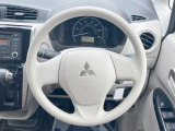 インテリアに合わせたデザインのステアリングは、運転される方のことも考え、運転しやすい形状、大きさです。是非一度、実際に触ってお確かめください。