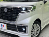 【LEDヘッドライト】悪天候や夜間走行時も良好な視界を確保し安心して運転できる高輝度LEDヘッドライトを装備!点灯速度が早く、消費電力も抑えられています。