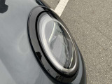 LEDヘッドライト&フロントフォグランプ キセノンに比べて明るさと照射範囲が向上し、消費電力も低減のため省燃費に貢献。
