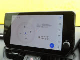 ディスプレイオーディオ(コネクティッドナビ対応)搭載。Tコネクトご契約で2029年2月までナビ機能が無償で利用できます。期限到来後は有償で継続可能です。(車載ナビは非搭載)