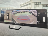 車両の前後左右にある4つのカメラを活用し、センターディスプレイの表示や各種警報音で低速走行時や駐車時に車両周辺の確認を支援し、見えない部分の危険察知をサポートいたします!