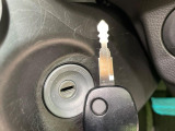 【キーレス】少し離れた場所からでもボタン一つでドアの開錠・施錠ができるのでとっても便利!ドアの鍵穴周りに傷をつけることもありません♪
