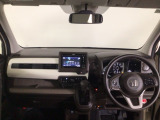 【前方視界】開放的な前方視界!運転がしやすく疲れにくいです♪窓が大きく、見通しがとっても良いおクルマですよ♪