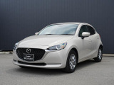 世界統一名称の『MAZDA2』となったコンパクト。「Be a Driver」のスローガンのもと、最適なドライビングポジションを提供できる室内空間と思い通りの走行性能を持った、クラスを超えたお車です!