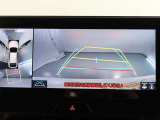 パノラミックビューモニター付きです。車両を上から見たような映像をモニター画面に表示。運転席からの目視では見にくい、車両周辺の状況をリアルタイムでしっかり確認できます。
