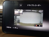 【ドライブレコーダー】走行中や駐車中の映像を高画質で記録し、事故やトラブル発生時の状況確認に役立つ安心装備。あおり運転対策や証拠保全にも有効で、日常のドライブをより安全にサポートします。