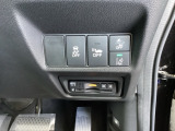 ビルトインタイプの【ETC】で見た目もスッキリ。高速道路の利用にとても便利です。【安全装置】衝突被害軽減ブレーキ・横滑り抑制機能・路外逸脱制御機能も付いていますので安心です。