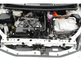 エンジンルームの樹脂部分は丁寧に磨いてツヤをだしています。当社の中古車のエンジンルームクリーニングはとても自信があります★