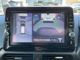 車両を上から見ているようなアラウンドビューモニターの映像をナビゲーション画面に映し出してくれるので、小さなお子様や障害物を確認できます。運転のしやすさはもちろん、事故防止にも役立ちます!