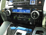 運転席・助手席・独立型オートエアコン。運転席と助手席で別々の温度設定ができ快適なドライブが楽しめます!高級グレードの証ですね!