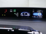 とっても見やすいメーターです。夜間時はラグジュアリーな気分にさせてくれる照明が魅力ですので、夜のドライブも楽しみになりますよ♪