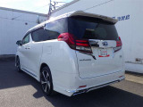 当社の中古車はすべてお支払総額表示で掲載中!納車前の整備費用は車両本体価格に含みます。隅々まで行き届いた整備と1年間距離無制限のロングラン保証が安全なカーライフをお届けいたします。
