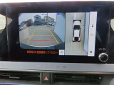(パノラミックビューモニタ-)車を上から見たような映像で死角もバッチリ確認できます。
