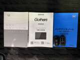 スマートキーは鍵をバッグに入れたままでもドアロックの開閉やエンジンのON・OFFができます。夜間や雨の日も鍵を探さなくて良いので便利です。