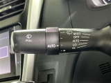 【オートワイパー(AUTO)】雨が降り出した時に、雨滴検出用センサー(レインセンサー)が雨滴を感知すると、自動でワイパーが動作します。