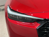 LEDヘッドライトは、点灯の瞬間から最大光量を発揮し、突然暗くなるトンネルなどでの安定感を高めます。