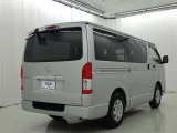 後ろから見ると車の印象も変わりますね♪