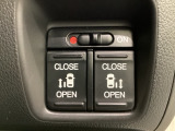 リアドアは乗り降りに便利な両側電動スライドドアです。また運転席に座っていながらスイッチ操作で自在にスライドドアを開け閉めできます。