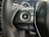 ステアリングには運転中でも簡単に操作できる各種スイッチついてます