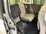 後席をはね上げれば、「もうひとつの荷室」が生まれます。