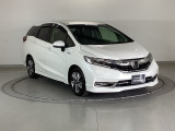 高効率なエンジンをモーターがアシストして走行中の燃費消費を抑えるハイブリッド。停車中もアイドリングストップにより燃費消費と排出ガスをなくします。