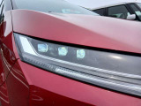 LEDヘッドライト付き!視認性の高い白色光なので路面や側道の障害物を見やすくし、広く明るい視野で夜間運転を安全サポート♪