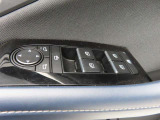 運転席のパワーウインドースイッチ部です。よく触れる場所だからこそ、使用状態があらわれますよね。ぜひこうした所もチェックしてください。