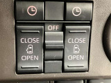 【両側電動スライドドア装備】後部座席の乗り降りも楽々です。運転席からスイッチ一つでスライドドアの開閉もできます♪大変便利な装備です。