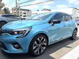 対向車や前方車両を感知した場合は、ハイビームとロービームを自動で切り替えて、最適な前方視界を確保。他車を眩惑することなく夜間走行の安全性を高めます。