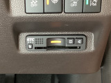 ハンドルの右下にETCがついています。高速道路の料金所の通過も楽々です!。 カードの取り出しもしやすい場所についています。