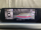 狭い場所での駐車やすれ違いなどでより的確な運転操作に役立つ360&deg;ビューモニターが装備されています。
