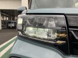 オートライト機能LEDヘッドランプ付きで、大変明るく夜間運転の視界をサポートしてくれます。また夕暮れ時やトンネル走行時にヘッドランプが自動で点灯してくれます。