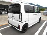 後ろのドアは、両側とも電動スライドドアとなっています♪