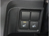 運転席と助手席にはシートヒーターが付いています。