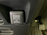 アクセサリーソケットはUSBのアダプターなどをつければ、スマホの充電にも使えます。移動中に充電もできるので便利です。