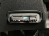 ハンドルの左下にETCがついています。高速道路の料金所の通過も楽々です!。 カードの取り出しもしやすい場所についています。