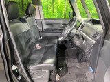 運転席シート廻りは使用感も少なく、良好な状態となっています。丁寧に使われていたことがよくわかりますね。