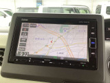 【ナビ】Honda純正ナビゲーション装備(HondaCONNECT対応)スマートフォンからリモート操作が可能。車内Wi-Fiや自動地図更新など便利な機能が使用できます。●基本パック(有料)が必要です。