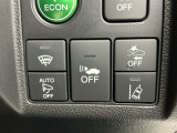 フロントガラス熱線スイッチ、室内からミラーの開閉が可能な電動格納ミラー、車両接近通報装置、万が一の時にあると心強いホンダセンシング機能-衝突軽減ブレーキ・路外逸脱抑制機能付きです!