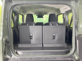 普段のお買い物や通勤、送迎等に十分な荷室スペースを確保しております。セカンドシートを倒すと、大きな荷物の積載も可能です♪