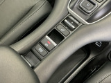 パーキングブレーキはスマートな電子制御式と合わせて渋滞時等にブレーキペダルから足を離しても停車状態を保持してくれるオートブレーキホールド機能で運転が楽になります。スタートはアクセルペダルを踏むだけ