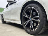 BMW純正アルミホイールです。納車時にはアルミホイールコーティングも承っております!是非ご検討下さいませ。