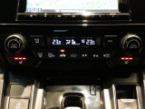 オートエアコンは左右席で独立温度コントロールが可能です。運転席はキンキンに冷やして助手席はマイルドにと言った設定が可能です☆暑さ寒さでケンカすることもなくなりますね♪