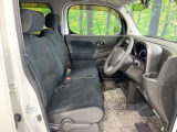 運転席まわりには十分なスペースがあり、大柄な方でもゆったり運転していただける環境です。