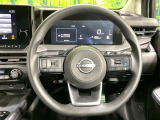 インテリアに合わせたデザインのステアリングは、運転される方のことも考え、運転しやすい形状、大きさです。是非一度、実際に触ってお確かめください。