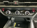 運転席/助手席シートヒーターで寒い日もすぐに温かくなり快適に過ごせます。3段階の温度調整が可能です