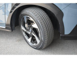 タイヤサイズは225/55R18です