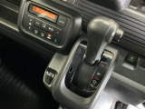 発進時から滑らかに加速する無段階変速のCVTはストップ&ゴーの多い街の中も快適です