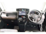 必要な装備を使いやすい位置に配置した機能的な運転席まわり。操作感や車両感覚など、ぜひ運転席に座って確かめてください。